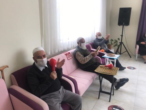 Gaziantep'te alzaymır hastaları müzikli terapiyle moral buluyor 1