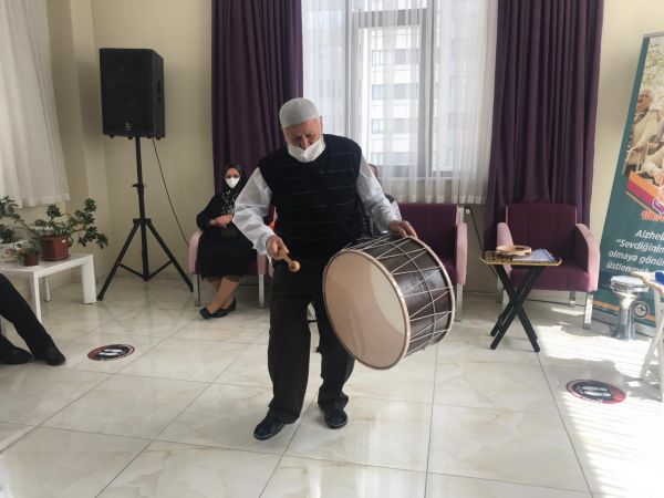 Gaziantep'te alzaymır hastaları müzikli terapiyle moral buluyor 3
