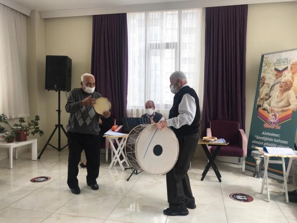 Gaziantep'te alzaymır hastaları müzikli terapiyle moral buluyor 4