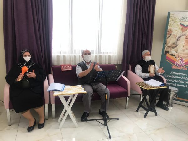 Gaziantep'te alzaymır hastaları müzikli terapiyle moral buluyor 5