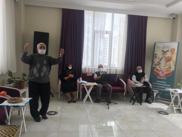 Gaziantep'te alzaymır hastaları müzikli terapiyle moral buluyor 6