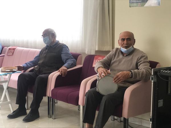 Gaziantep'te alzaymır hastaları müzikli terapiyle moral buluyor 7