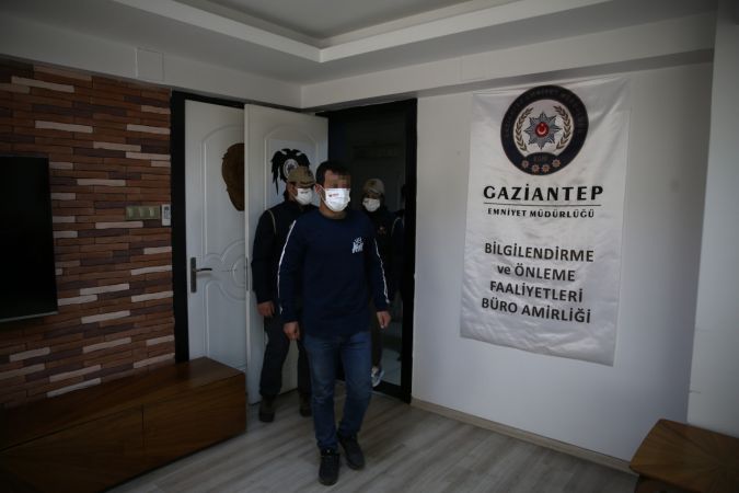 Gaziantep'te polisin ikna çalışması sonucu teslim olan terörist ailesiyle buluşturuldu 3