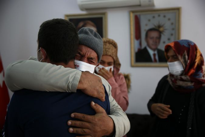 Gaziantep'te polisin ikna çalışması sonucu teslim olan terörist ailesiyle buluşturuldu 11