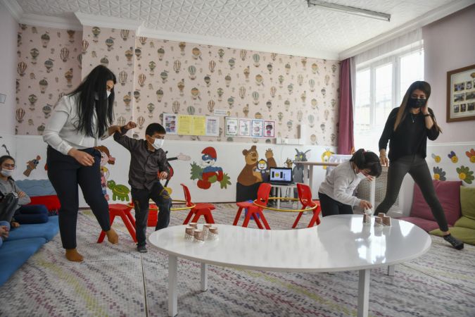 Gaziantep'te dezavantajlı mahallenin "koleji andıran" okulu dikkati çekiyor 24