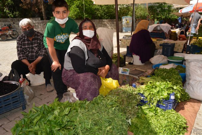 Gaziantep'te pazar yerlerinin açılması satıcıları ve vatandaşları sevindirdi 3