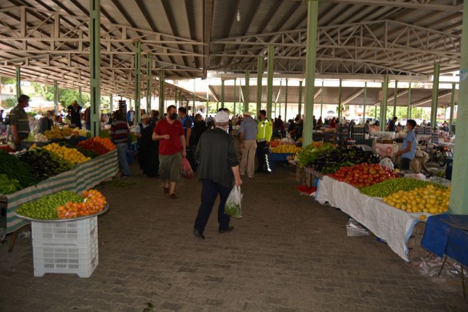 Gaziantep'te pazar yerlerinin açılması satıcıları ve vatandaşları sevindirdi 4