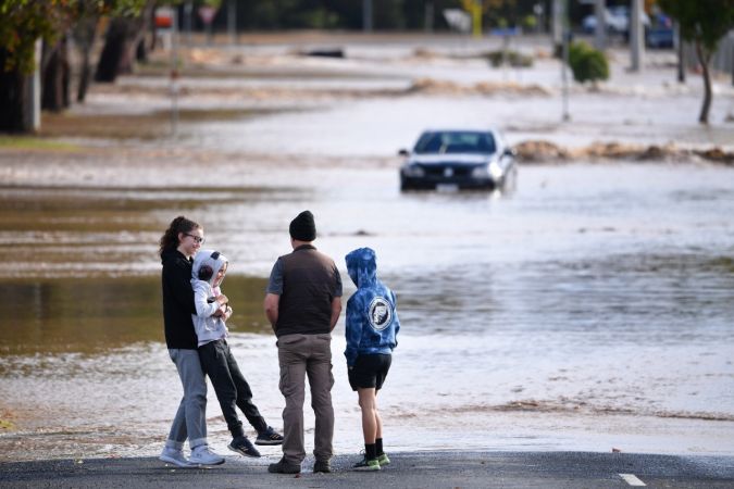 Avustralya’yı şiddetli rüzgar ve sel vurdu 4