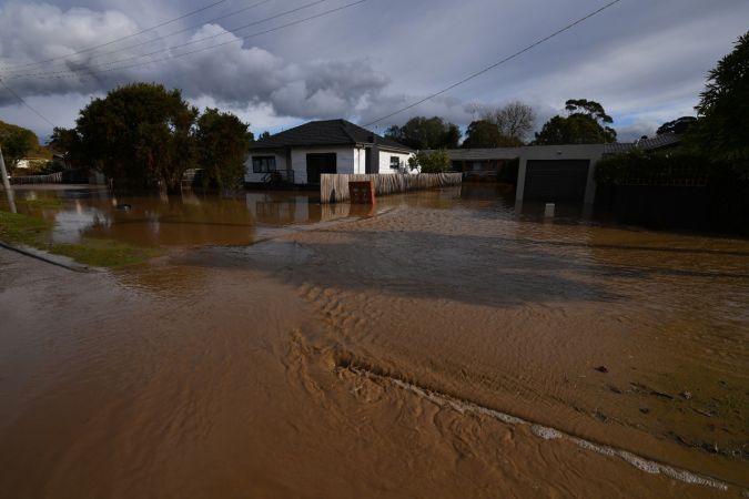 Avustralya’yı şiddetli rüzgar ve sel vurdu 5