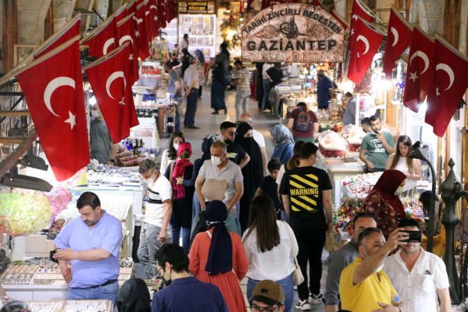 Gaziantep'in tarihi ve turistik mekanlarında kısıtlamasız cumartesi yoğunluğu 1