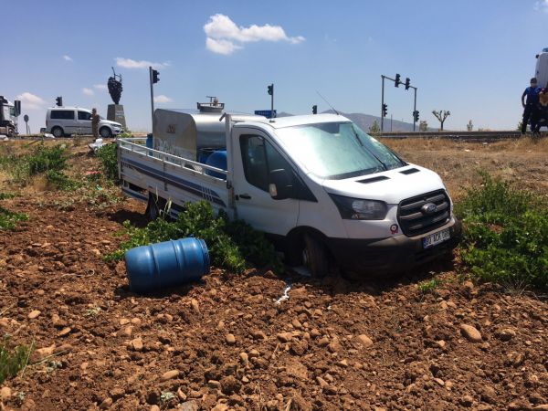 Gaziantep'te tır ile süt yüklü kamyonet çarpıştı 7