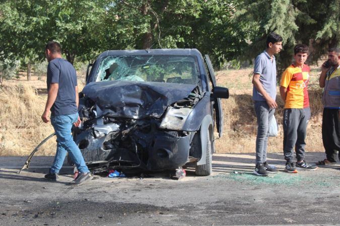 Son Dakika: Foto Haber...Gaziantep'te İki araç kafa kafaya çarpıştı: 3 yaralı Yakını Kavgaya Tutuştu 8