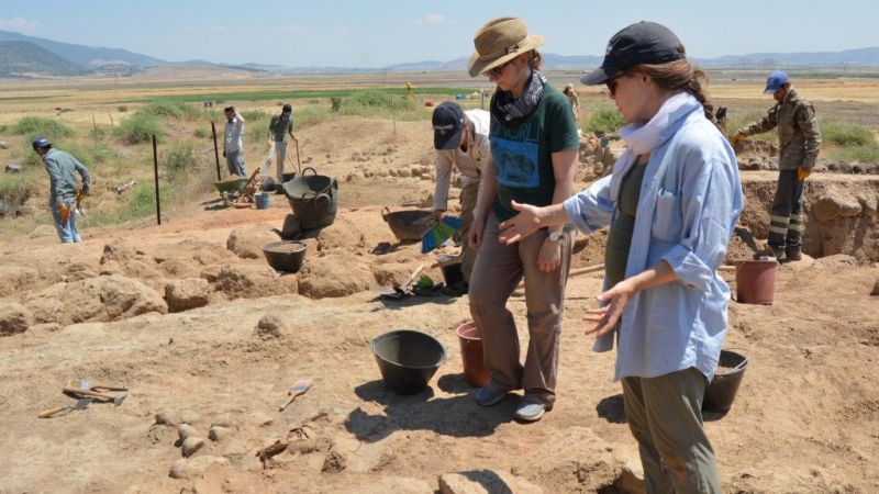 Foto Haber: Gaziantep'te M.Ö 1650 Yıllarında Kurulan  Zincirli Höyük'teki kazı çalışmaları...Lahit Mezarlar Açılıyor! 13