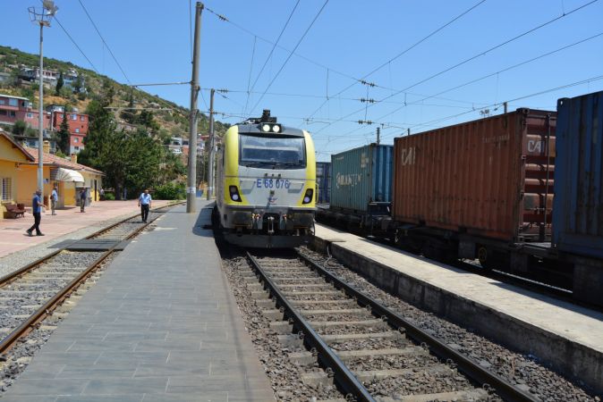 İslahiye'de tren seferlerinin yeniden başlaması vatandaşları sevindirdi 1