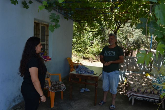 Foto Haber:Gaziantepli kadın muhtar evleri tek tek gezerek vatandaşları aşıya teşvik ediyor 2