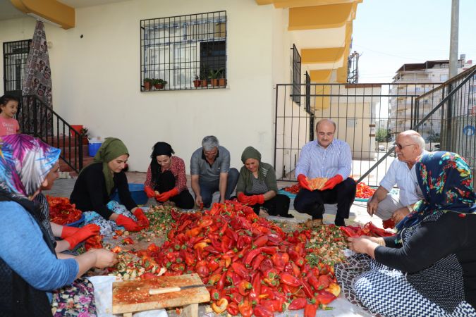 "Gastronomi kenti" Gaziantep'te kadınların salça telaşı 1