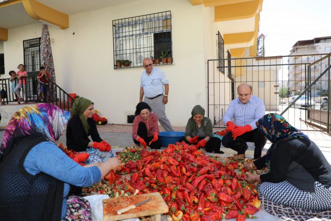"Gastronomi kenti" Gaziantep'te kadınların salça telaşı 2