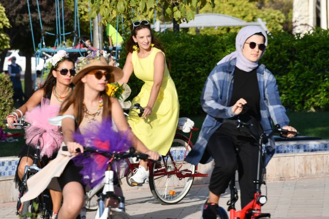 Foto Haber: Gaziantep'te "Süslü Kadınlar Bisiklet Turu" düzenlendi 4