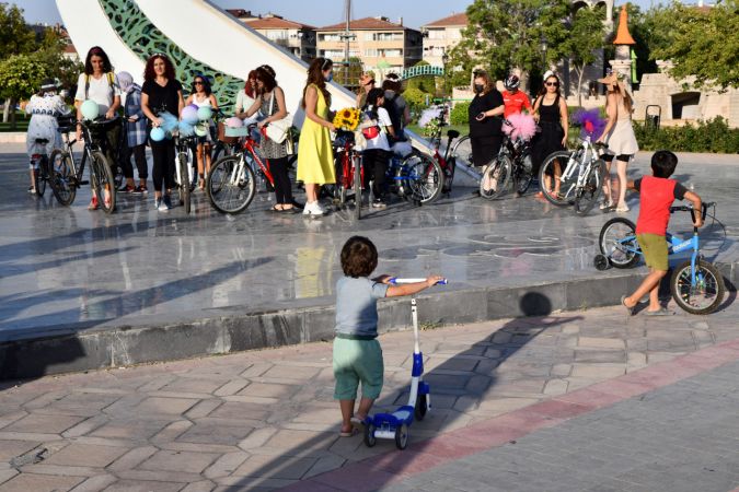 Foto Haber: Gaziantep'te "Süslü Kadınlar Bisiklet Turu" düzenlendi 11