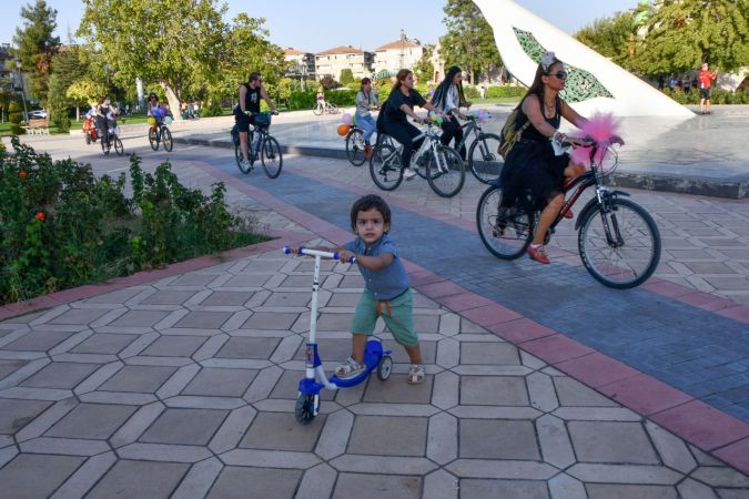 Foto Haber: Gaziantep'te "Süslü Kadınlar Bisiklet Turu" düzenlendi 15