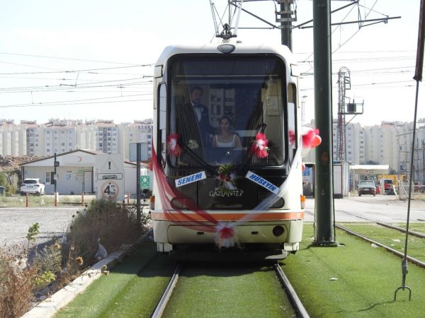 Foto Haber:Gaziantep'te vatman çiftin tramvay, gelin aracı oldu 4