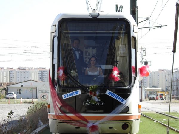 Foto Haber:Gaziantep'te vatman çiftin tramvay, gelin aracı oldu 5