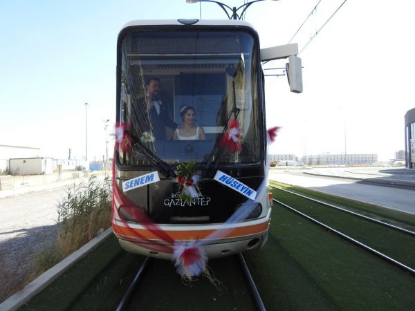 Foto Haber:Gaziantep'te vatman çiftin tramvay, gelin aracı oldu 6