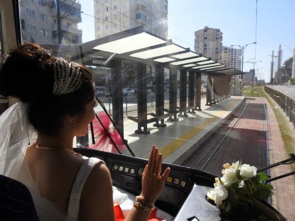 Foto Haber:Gaziantep'te vatman çiftin tramvay, gelin aracı oldu 9