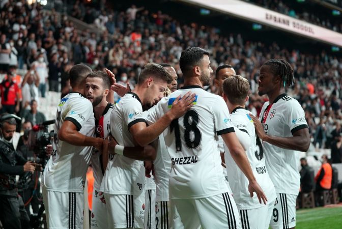 Foto Haber: Süper Lig: Beşiktaş: 2 - Adana Demirspor: 0 (İlk yarı) 4
