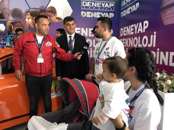 Fadıloğlu, TEKNOFEST’te yarışan Gaziantep’in gururlarını ziyaret etti 5