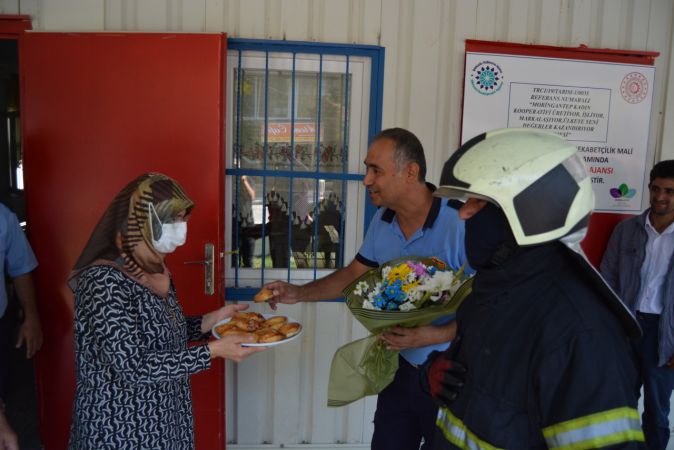 Gaziantep'te yangın ihbarına giden itfaiye ekibine sürpriz kutlama 5