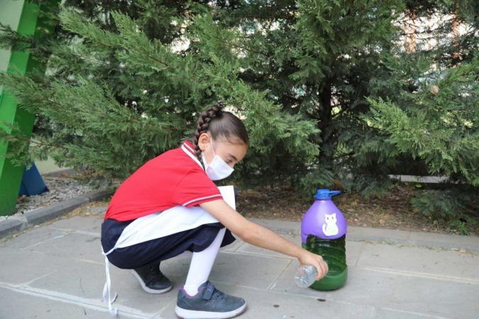 Foto Haber:Büyükşehir, hayvanları koruma gününde öğrencilerle mama ve su kabı yaptı 1
