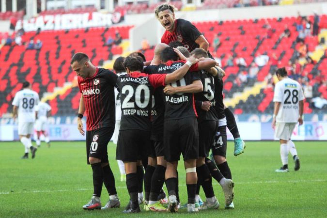 Foto Haber: Süper Lig: Gaziantep FK: 4 - Altay: 1 (Maç sonucu) 9