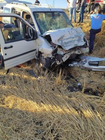 Son Dakika: Foto Haber...Gaziantep'te 2 araç Çarpıştı! Araçta Sıkışan Kadın Sürücü Zorlukla Kurtarıldı... 5 yaralı 3