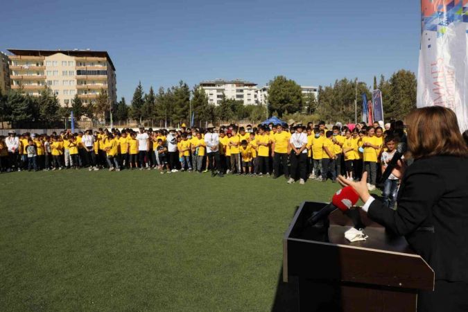 Foto Haber: Gaziantep Büyükşehir ilçe spor şenliklerinin startını Nurdağı’nda verdi 2