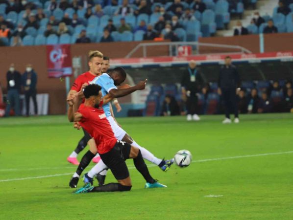 Foto Haber: Süper Lig: Trabzonspor: 3 - Gaziantep FK: 0 1