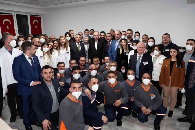 Foto Haber: Cumhurbaşkanı Erdoğan Gaziantep'te işçilerle buluştu...İşçilerle yemek yiyen Cumhurbaşkanı Erdoğan Gaziantep OSB'ye Övgüler Yağdırdı... 10