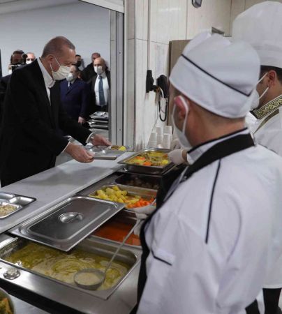 Foto Haber: Cumhurbaşkanı Erdoğan Gaziantep'te işçilerle buluştu...İşçilerle yemek yiyen Cumhurbaşkanı Erdoğan Gaziantep OSB'ye Övgüler Yağdırdı... 20