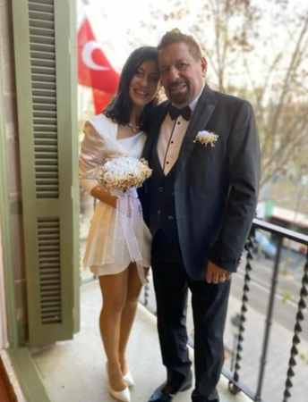 Foto Haber: 73 yaşındaki Erman Toroğlu, genç sevgilisiyle evlendi 1