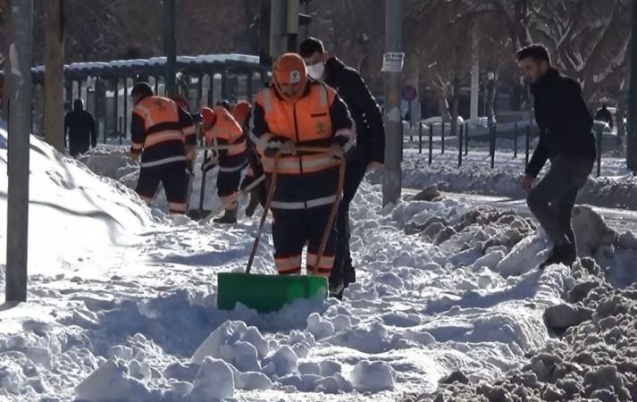 Foto Haber: Gaziantep’te yoğun kar yağışı sonrası hayat normale dönüyor 2