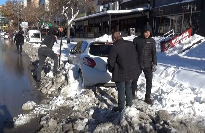 Foto Haber: Gaziantep’te yoğun kar yağışı sonrası hayat normale dönüyor 4