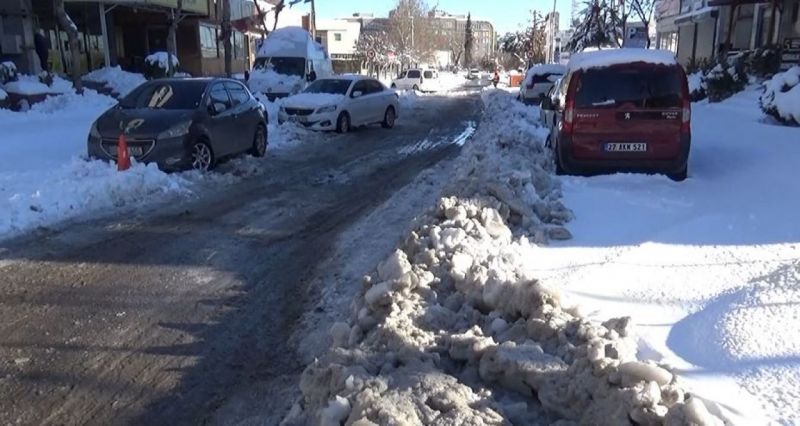 Foto Haber: Gaziantep’te yoğun kar yağışı sonrası hayat normale dönüyor 5