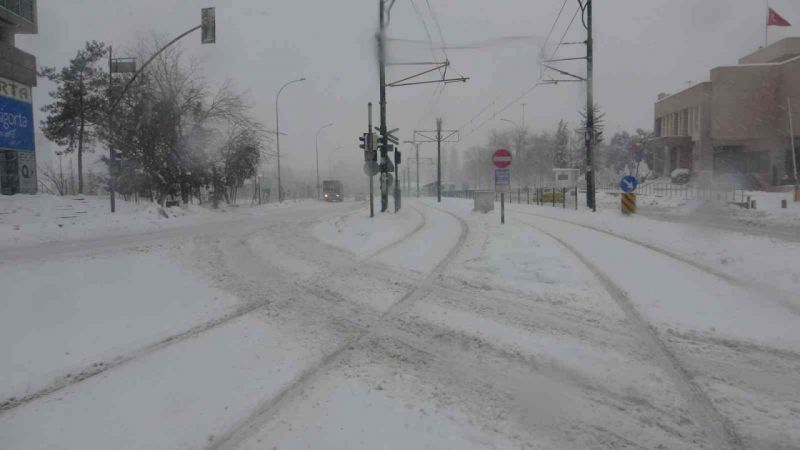 Son Dakika:  Foto Haber...Gaziantep’te yoğun kar yağışı devam ediyor...Vali Gül uyarmaya Devam Ediyor 3