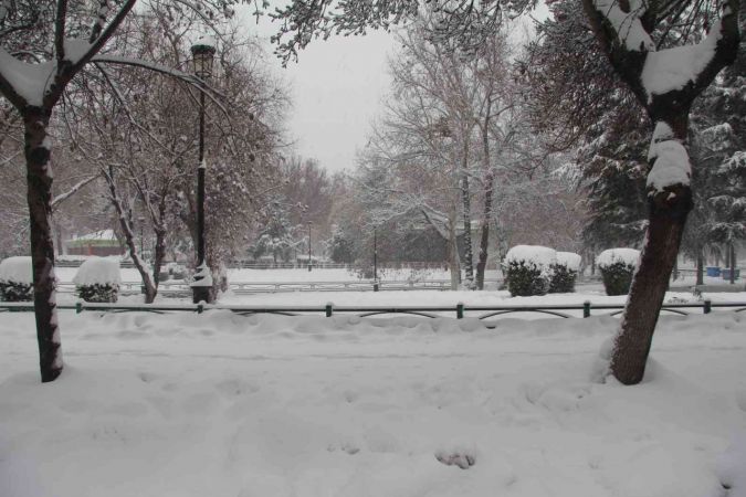 Son Dakika:  Foto Haber...Gaziantep’te yoğun kar yağışı devam ediyor...Vali Gül uyarmaya Devam Ediyor 5