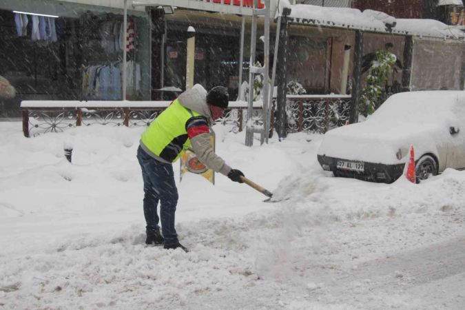 Son Dakika:  Foto Haber...Gaziantep’te yoğun kar yağışı devam ediyor...Vali Gül uyarmaya Devam Ediyor 7