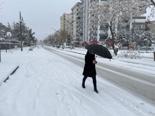 Son Dakika: Foto Haber...Gaziantep, Adıyaman, Şanlıurfa, Kilis, Malatya ve Kahramanmaraş'ta kar yağışında son durum 2