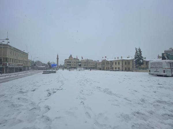 Son Dakika: Foto Haber...Gaziantep, Adıyaman, Şanlıurfa, Kilis, Malatya ve Kahramanmaraş'ta kar yağışında son durum 7