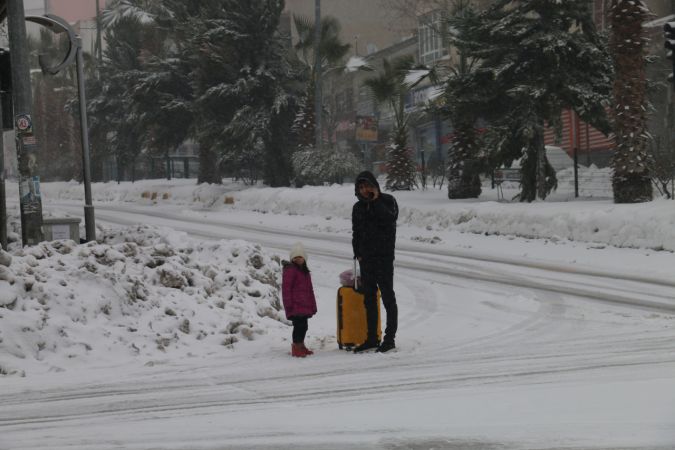 Son Dakika: Foto Haber...Gaziantep, Adıyaman, Şanlıurfa, Kilis, Malatya ve Kahramanmaraş'ta kar yağışında son durum 13