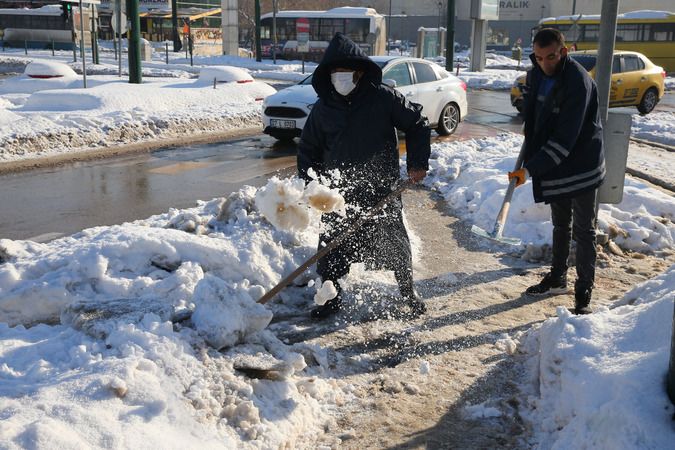 Son Dakika: Foto Haber...Gaziantep, Kilis, Şanlıurfa, Kahramanmaraş ve Malatya'da karla mücadele sürüyor 2
