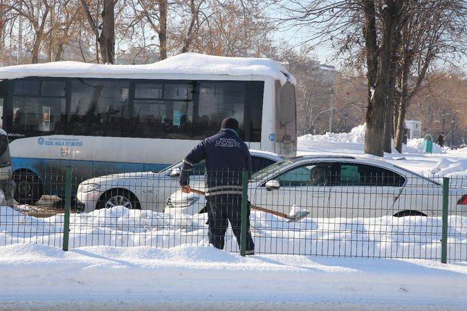 Son Dakika: Foto Haber...Gaziantep, Kilis, Şanlıurfa, Kahramanmaraş ve Malatya'da karla mücadele sürüyor 4